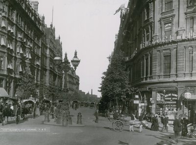 Veduta generale di Northumberland Avenue da English Photographer